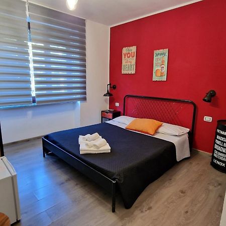 Terry'S House Hotel Нуоро Екстериор снимка