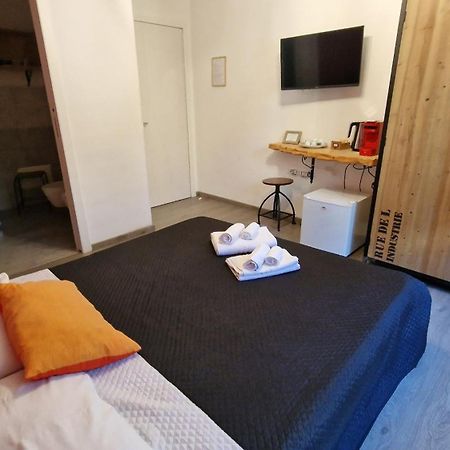 Terry'S House Hotel Нуоро Екстериор снимка