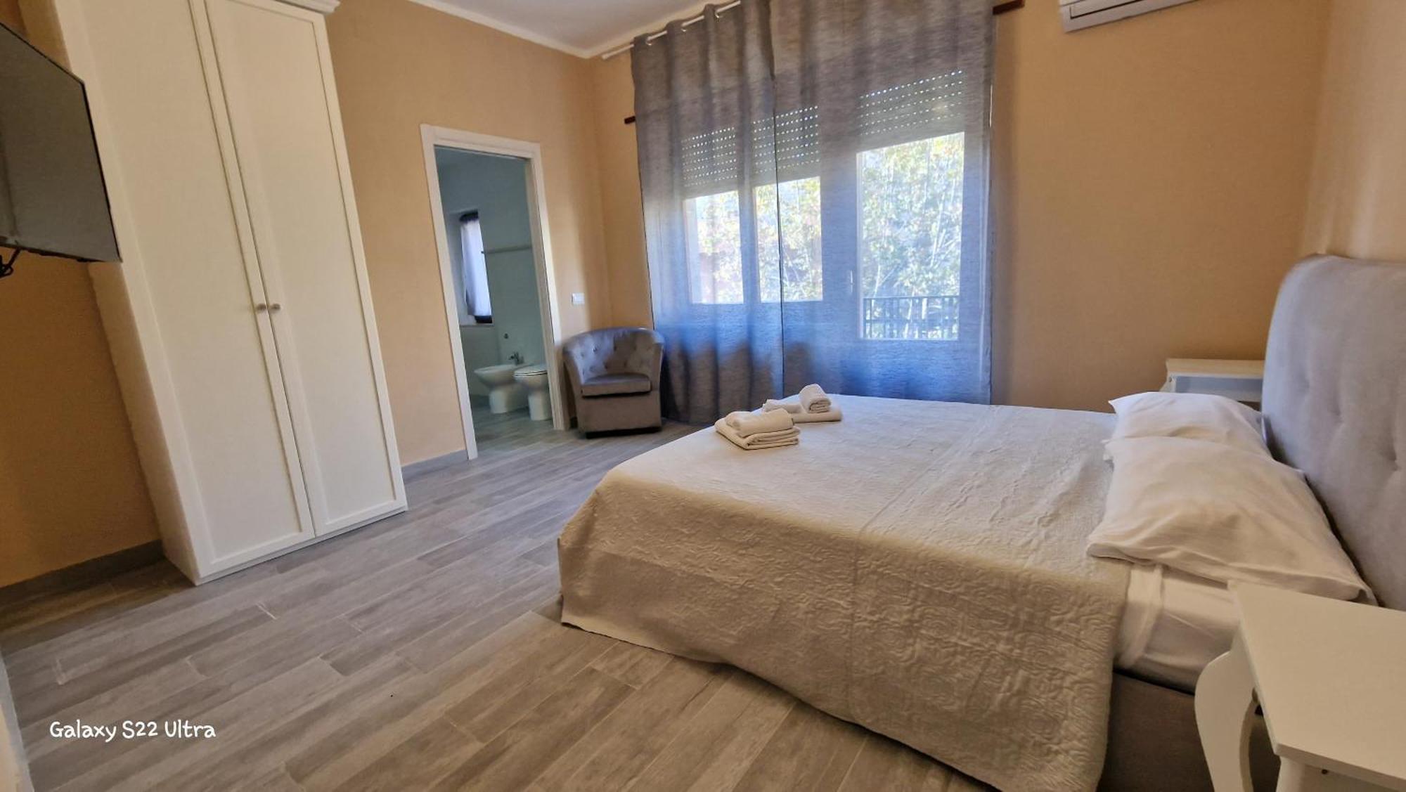 Terry'S House Hotel Нуоро Екстериор снимка