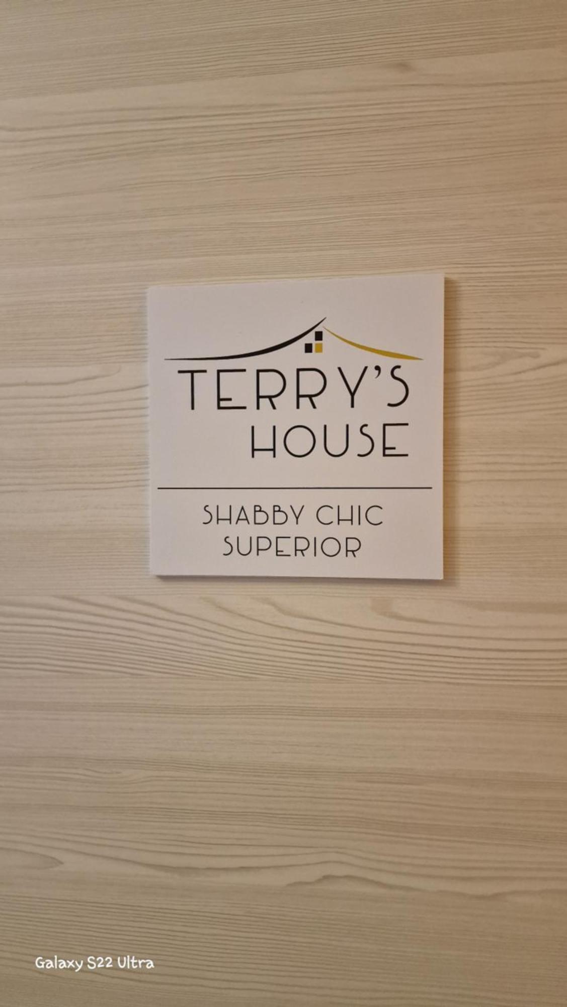Terry'S House Hotel Нуоро Екстериор снимка