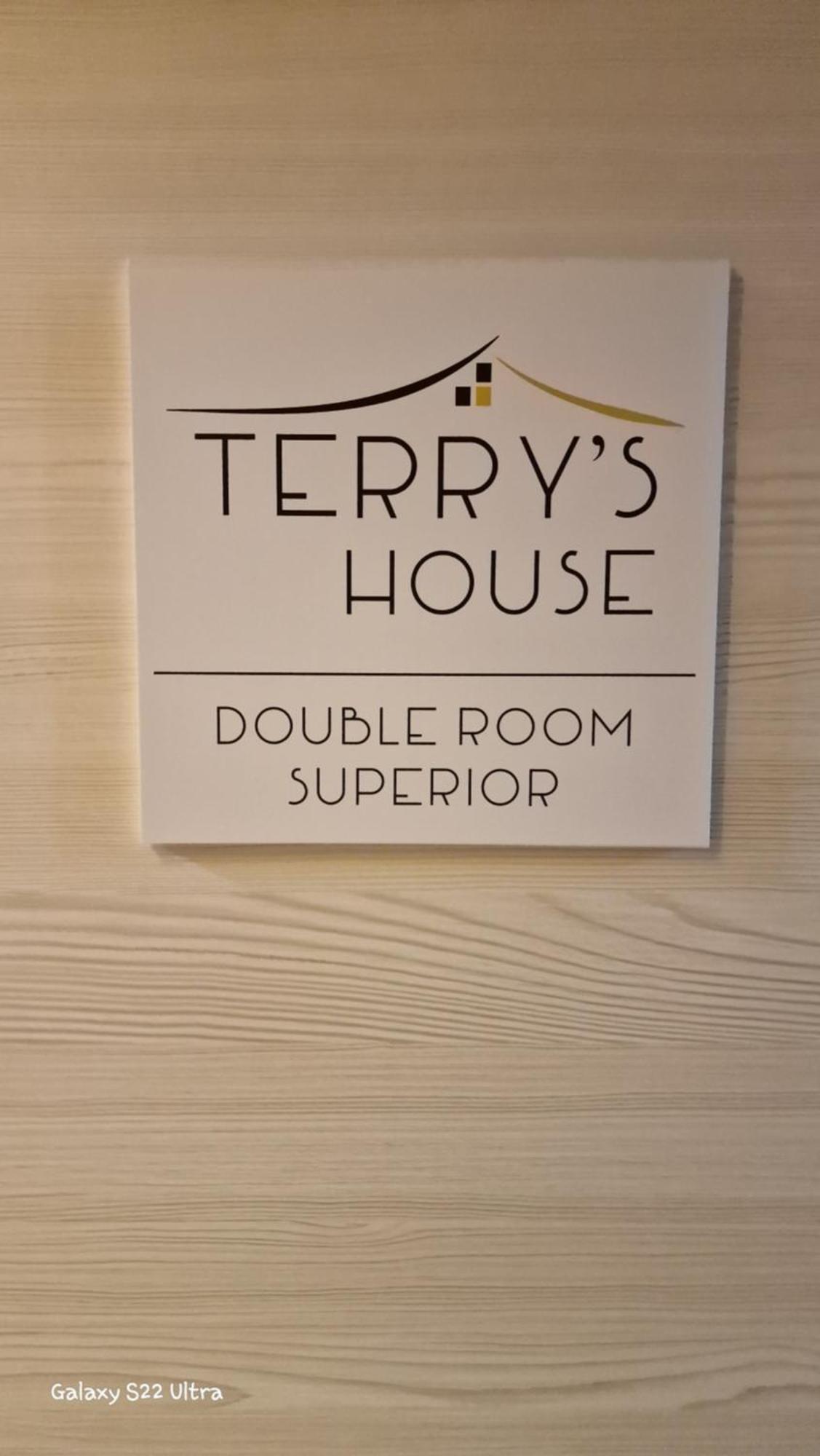 Terry'S House Hotel Нуоро Екстериор снимка