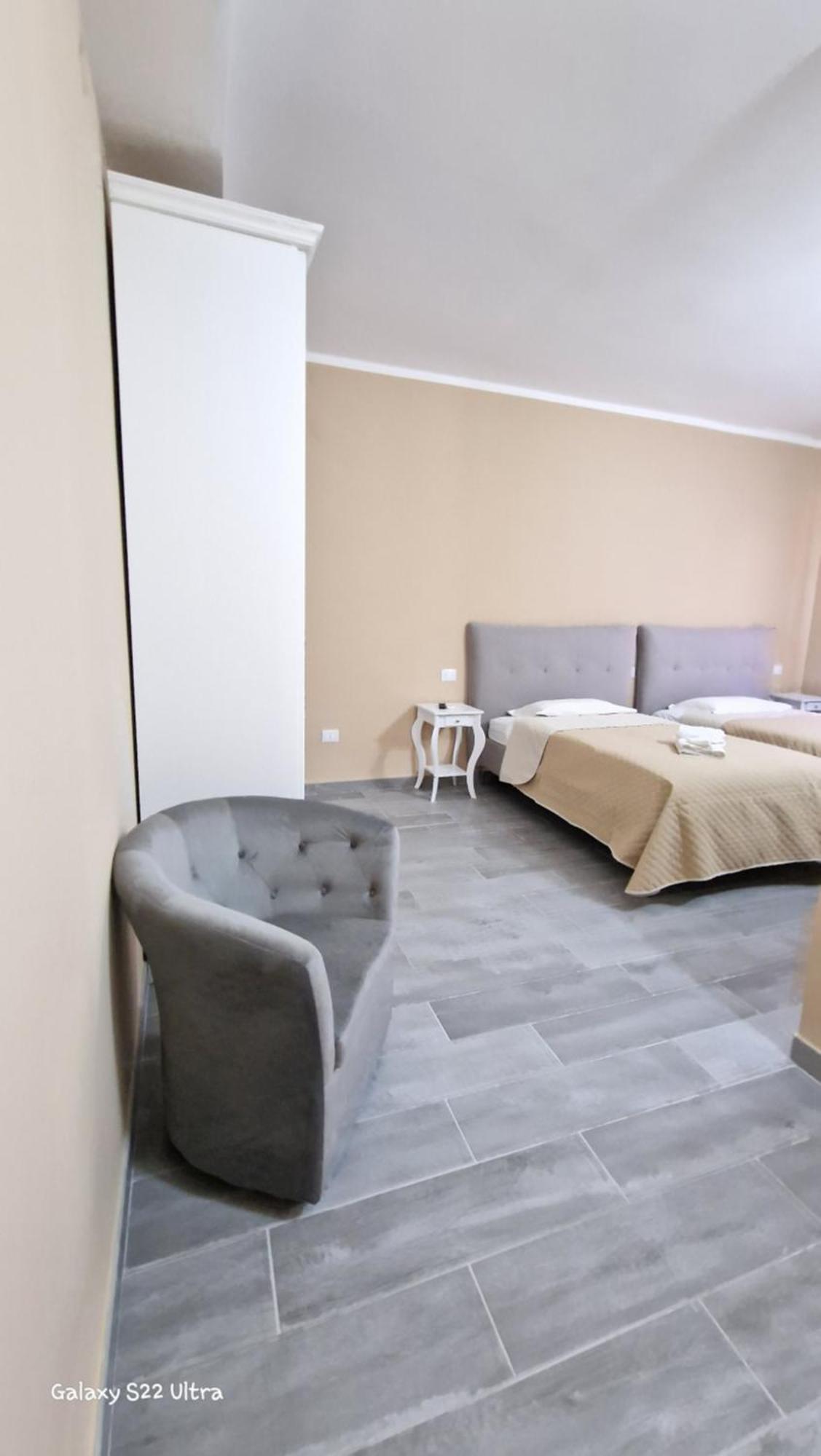 Terry'S House Hotel Нуоро Екстериор снимка