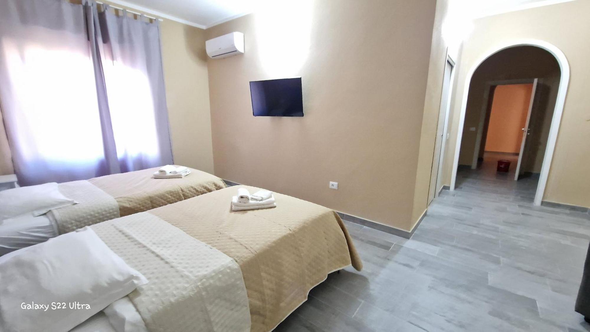 Terry'S House Hotel Нуоро Екстериор снимка