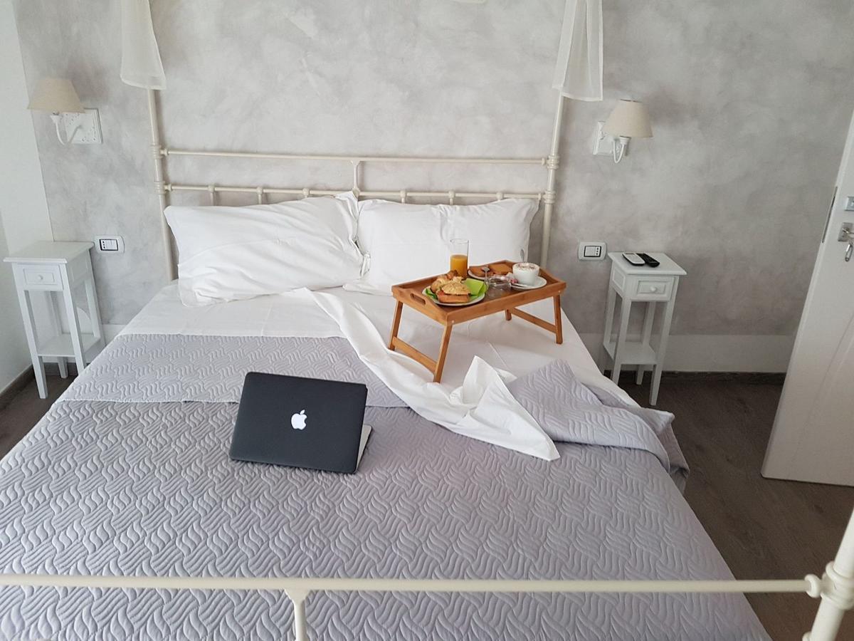 Terry'S House Hotel Нуоро Екстериор снимка