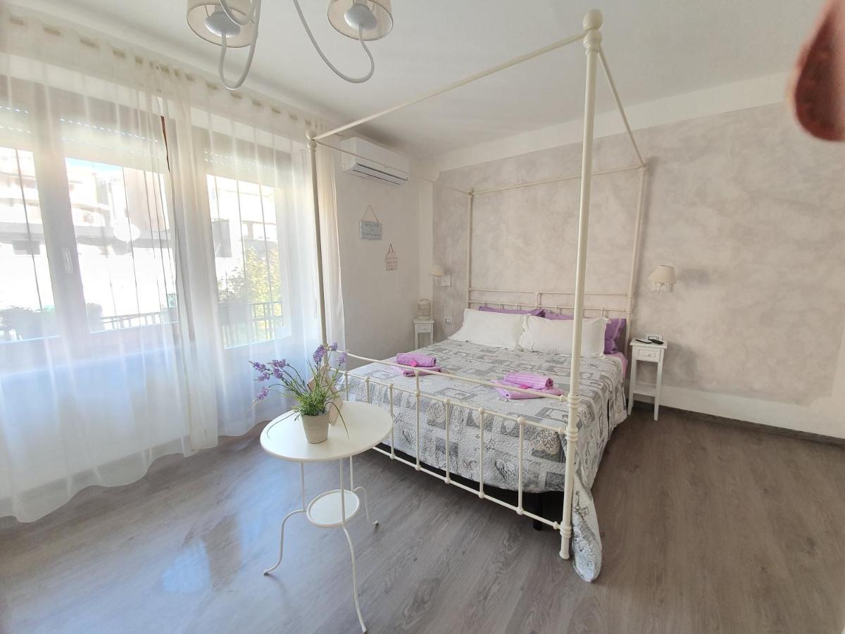 Terry'S House Hotel Нуоро Екстериор снимка
